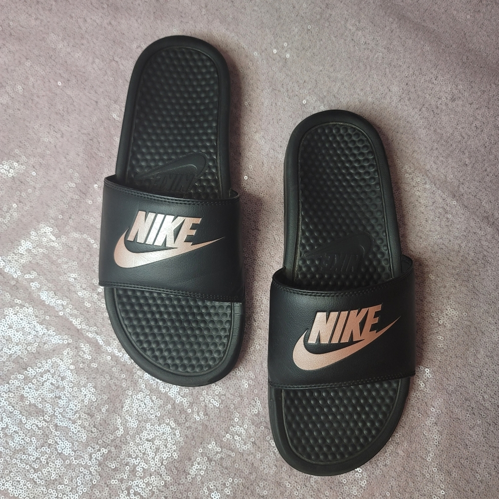 ♡ Nike Slides | Black and Pink ♡